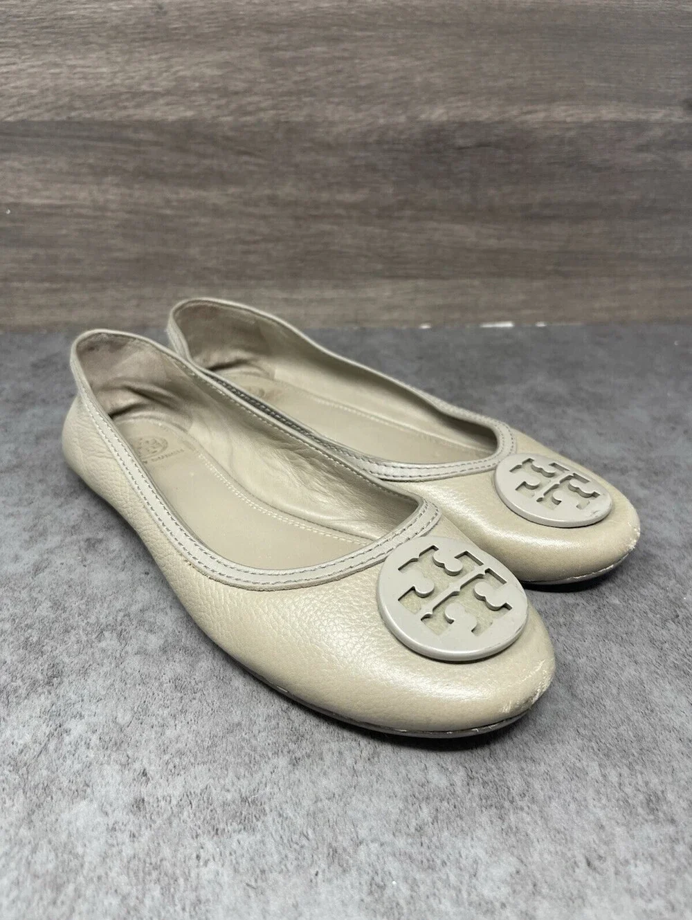 Tory Burch Travel Ballet Flats Womens Size 8 Grey Neutral Leather Slip On Shoes